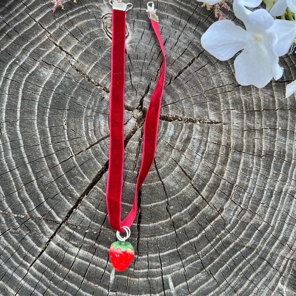 Choker necklace velvet strawberry necklace red wine velvet cute necklace fruit - Picture 8 of 10